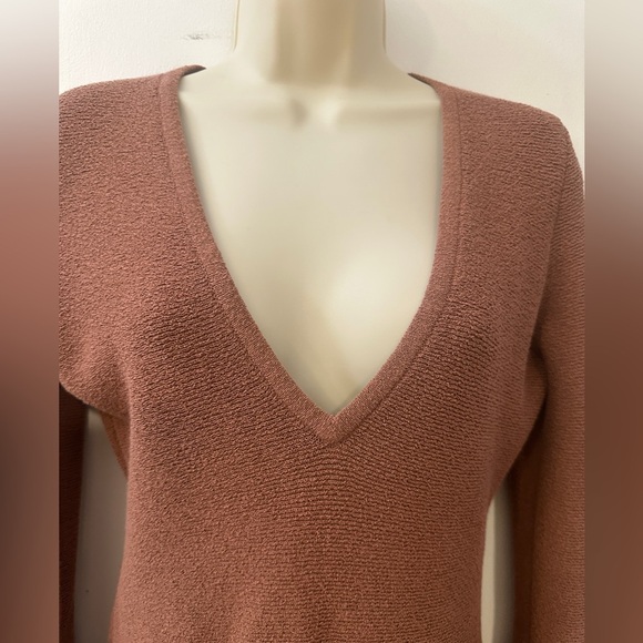 Ronny Kobo Women’s Size M Rust Knit Bell Sleeve Bodycon Mini Dress Deep V-Neck - Picture 5 of 12